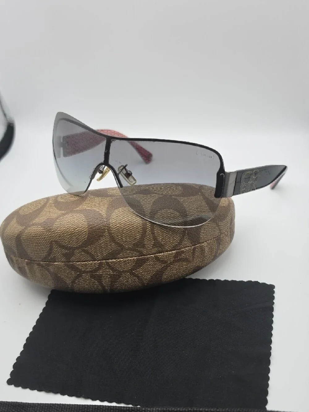 Coach Signiture Red Monogram Visor Oversized Black Women's Sunnies (GOOD/FAIR)✨️